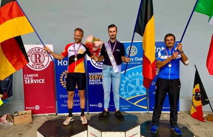 Jens De Cubber uit Lierde en lid van onze Club wint in Nancy het 36ste Rotary International Cycling Championship